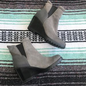 Sorel Wedge Grey Boots [7]